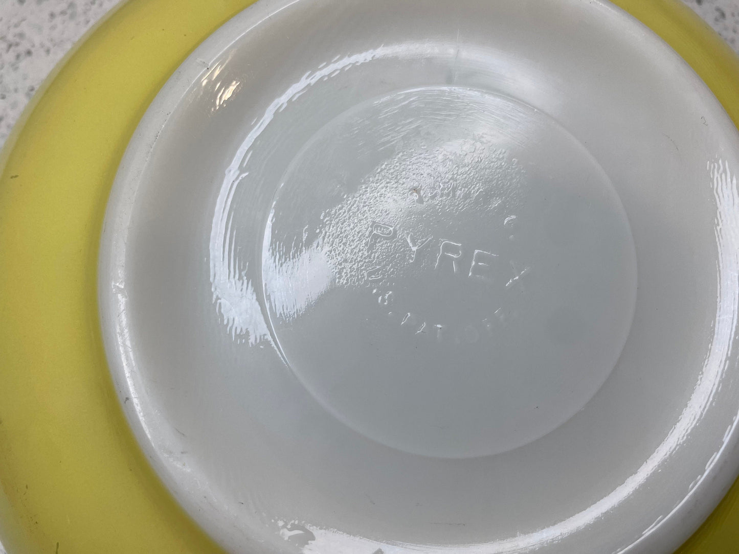 Vintage PYREX yellow round mixing bowl 4 quarts No number Early Model