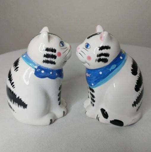 Vintage Coco Dowley Black and White Blue Tabby Cat Salt & Pepper Shakers Set